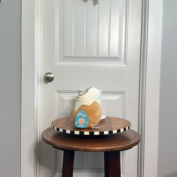 NWT Squishmallow Chanel The cinnamon roll size 8 inch - Picture 3 of 5